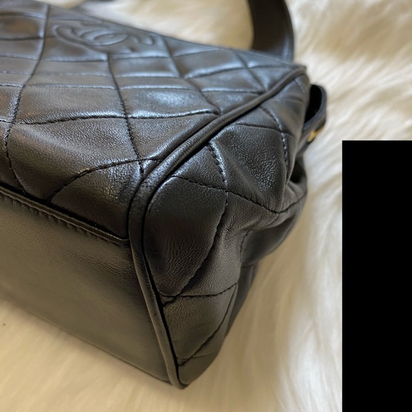 Authentic vintage Chanel lamp skin CC logo handbag - Picture 4 of 11